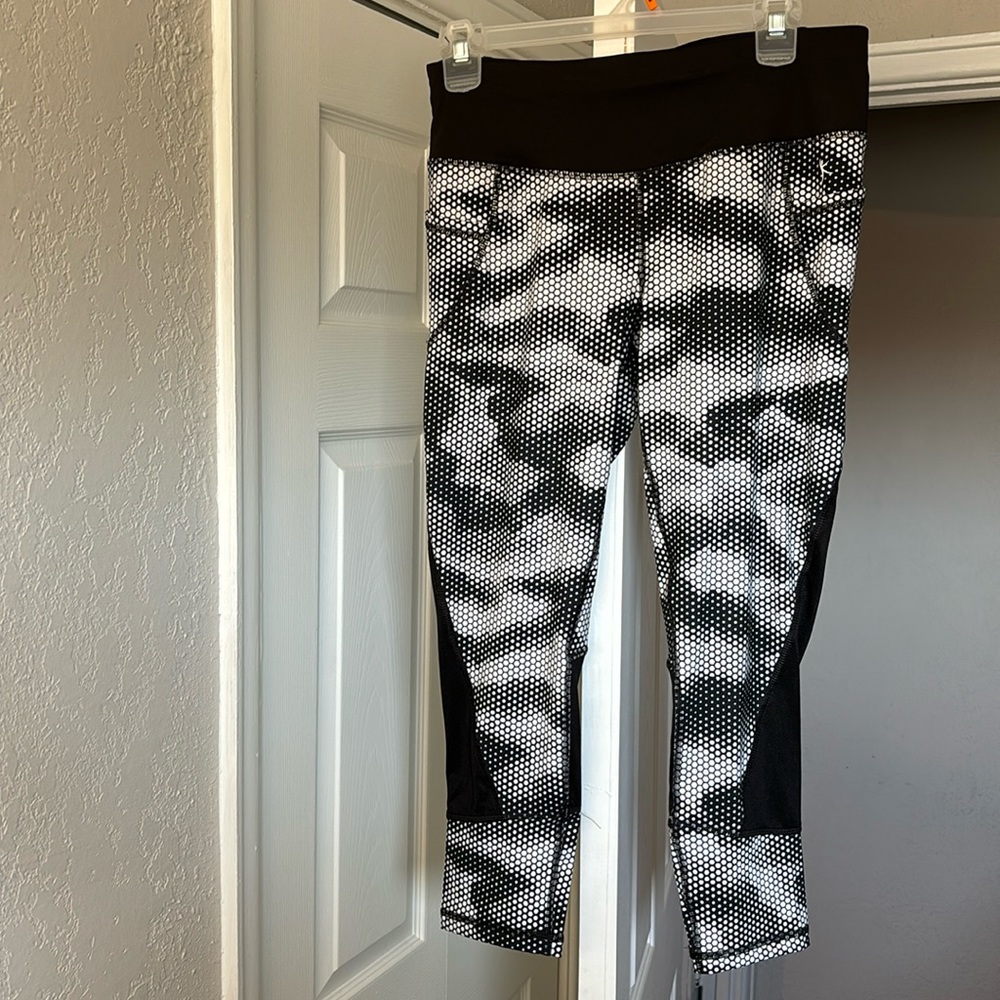 NWT small capri